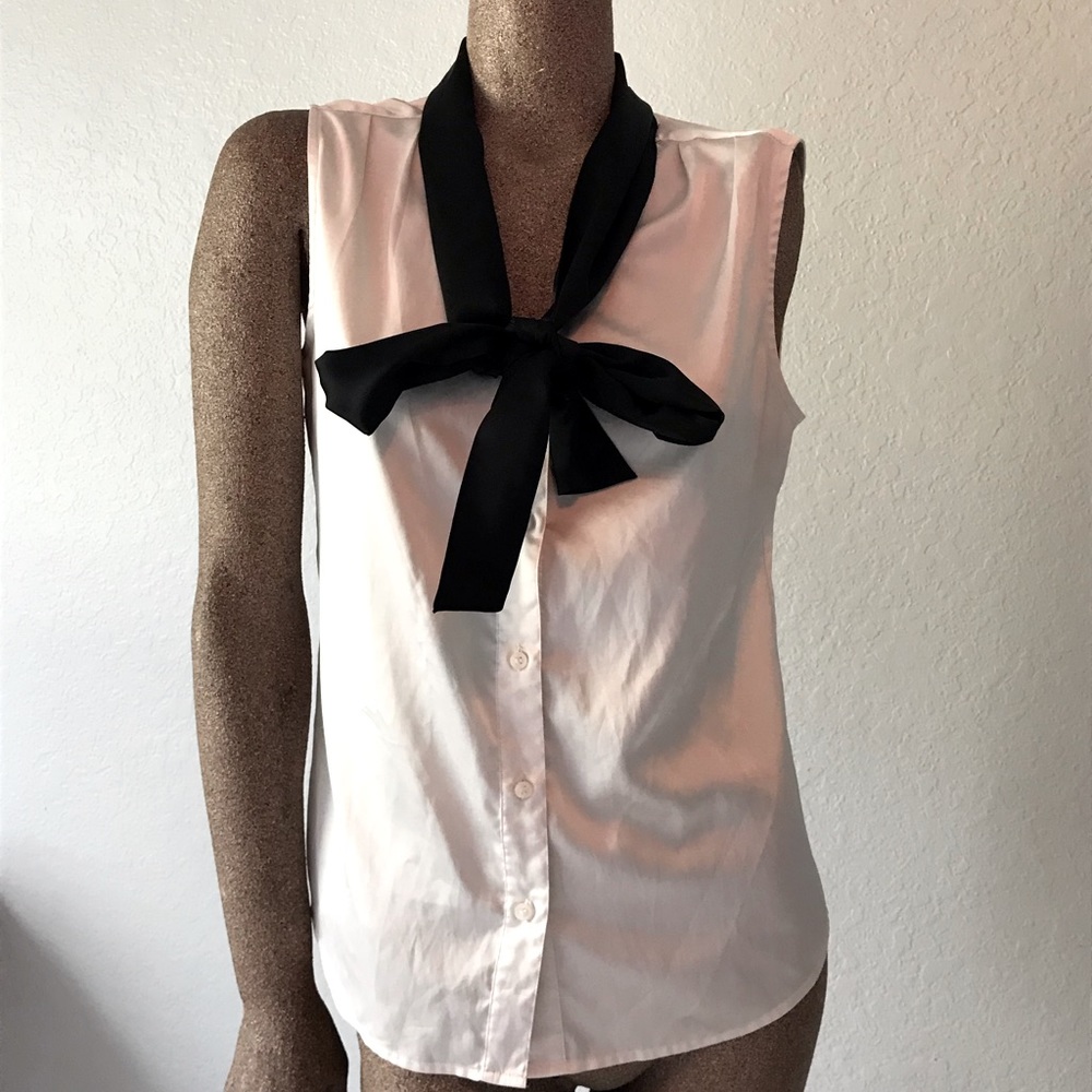 CALVIN KLEIN 🤍 Size S Black and White Silk Blouse with Tie Accent Front